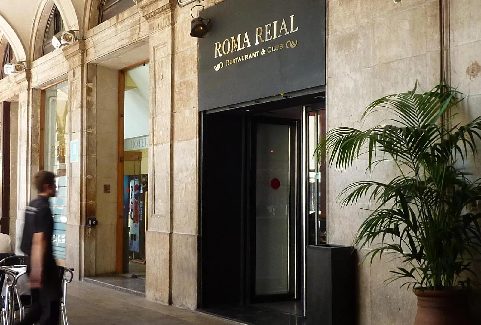 Отель Roma Reial Барселона