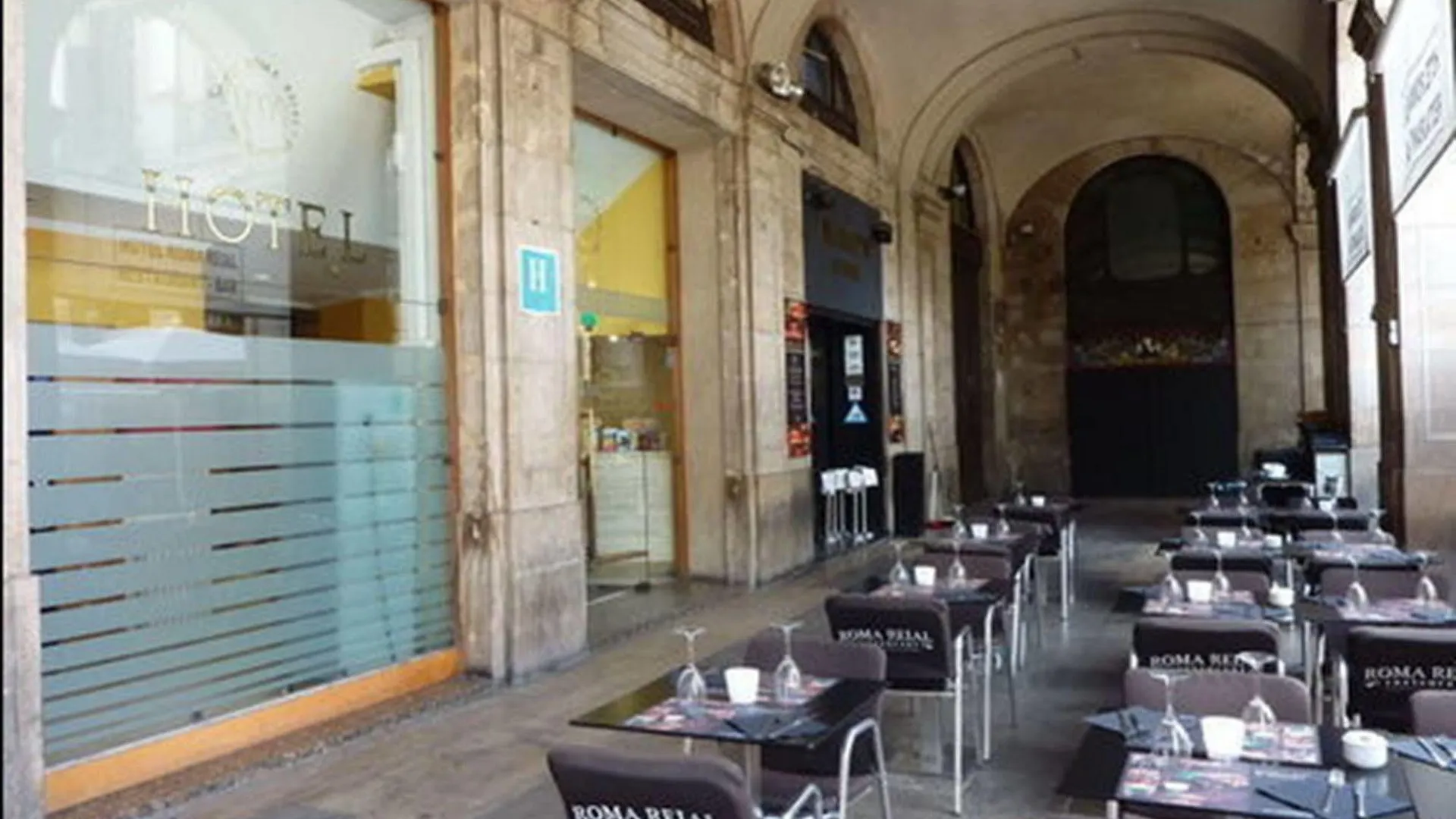 Отель Roma Reial Барселона